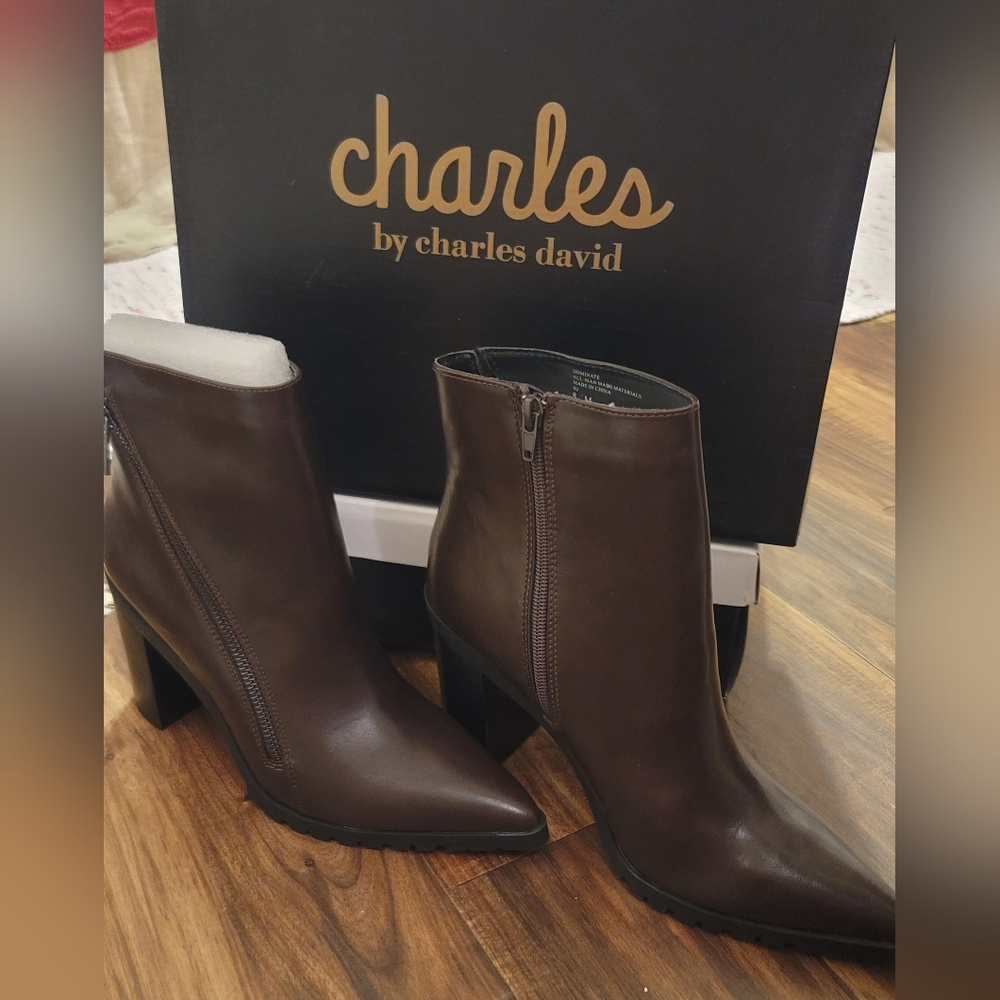 Charles David women's Brown DOMINATE boots 7.5 double zip. NWT